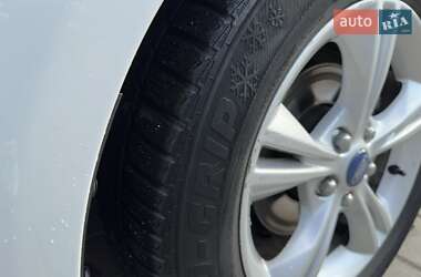 Хэтчбек Ford Focus 2014 в 