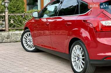 Хэтчбек Ford Focus 2011 в 
