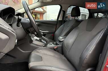 Хэтчбек Ford Focus 2011 в 