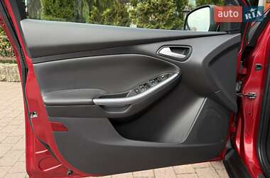 Хэтчбек Ford Focus 2011 в 