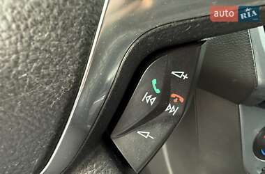 Хэтчбек Ford Focus 2011 в 