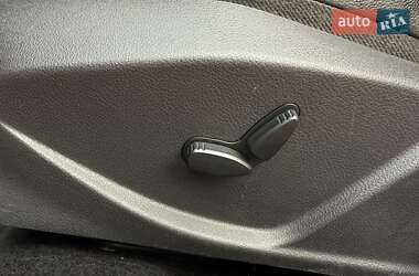 Хэтчбек Ford Focus 2011 в 