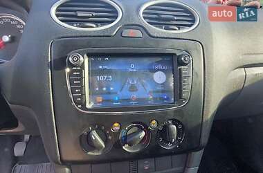 Хэтчбек Ford Focus 2011 в 