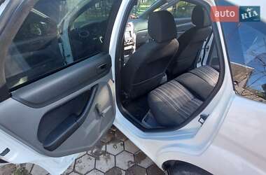 Хэтчбек Ford Focus 2011 в 