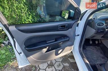 Хэтчбек Ford Focus 2011 в 