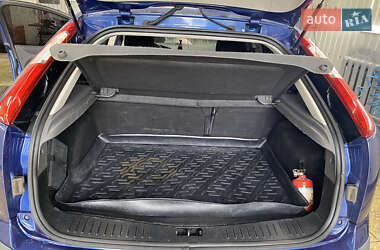 Хэтчбек Ford Focus 2007 в 