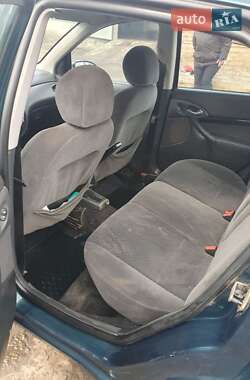 Седан Ford Focus 2002 в 