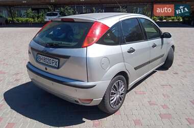 Хэтчбек Ford Focus 2003 в 
