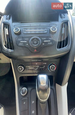Хэтчбек Ford Focus 2015 в 