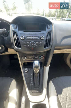 Хэтчбек Ford Focus 2015 в 