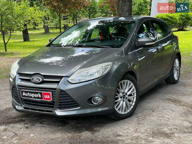 Хэтчбек Ford Focus 2012 в 