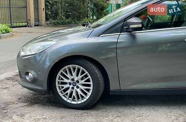 Хэтчбек Ford Focus 2012 в 