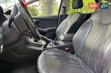 Хэтчбек Ford Focus 2012 в 
