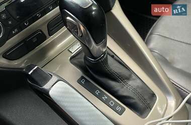 Хэтчбек Ford Focus 2012 в 