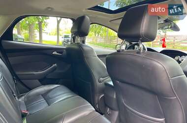 Хэтчбек Ford Focus 2012 в 