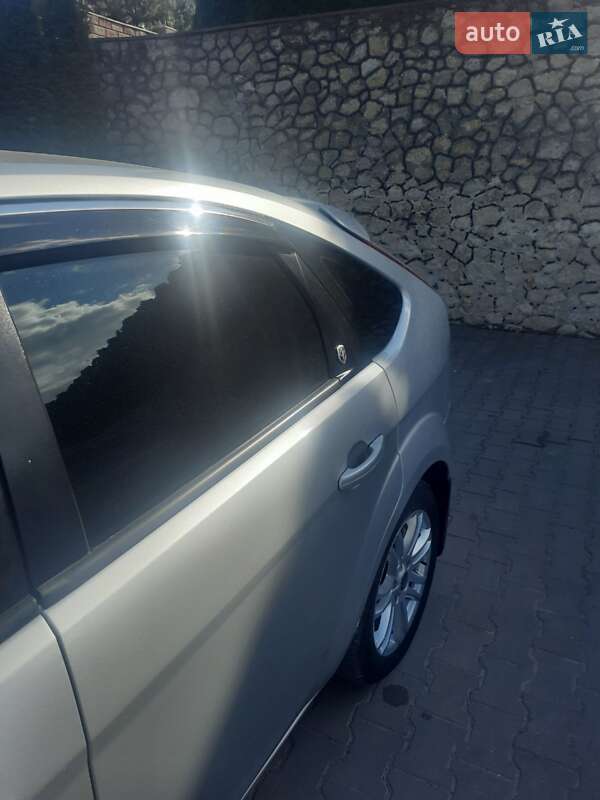 Хэтчбек Ford Focus 2009 в Волочиске
