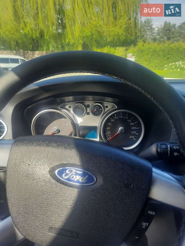 Хэтчбек Ford Focus 2009 в Волочиске