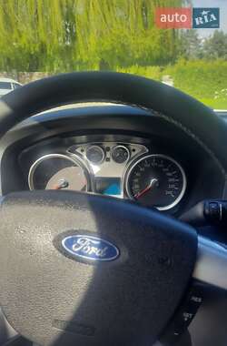 Хэтчбек Ford Focus 2009 в 