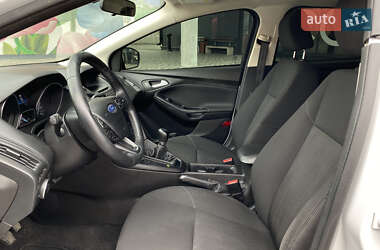 Хетчбек Ford Focus 2016 в 
