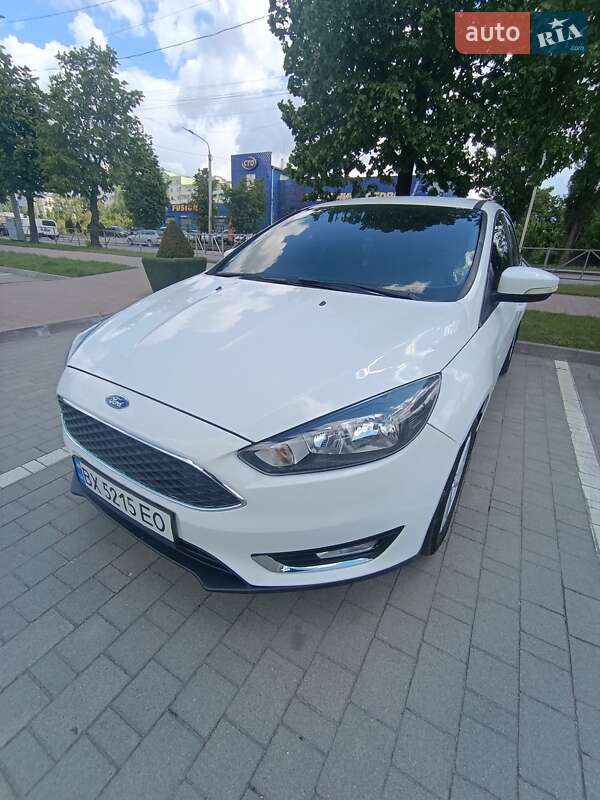 Хэтчбек Ford Focus 2016 в 