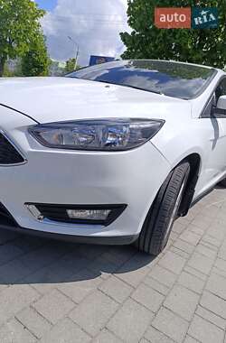 Хэтчбек Ford Focus 2016 в 
