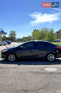 Седан Ford Focus 2015 в 