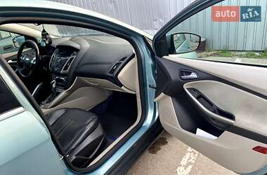 Хэтчбек Ford Focus 2011 в 