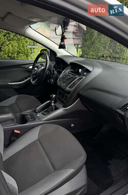 Хетчбек Ford Focus 2011 в 