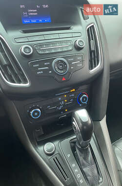 Седан Ford Focus 2015 в 