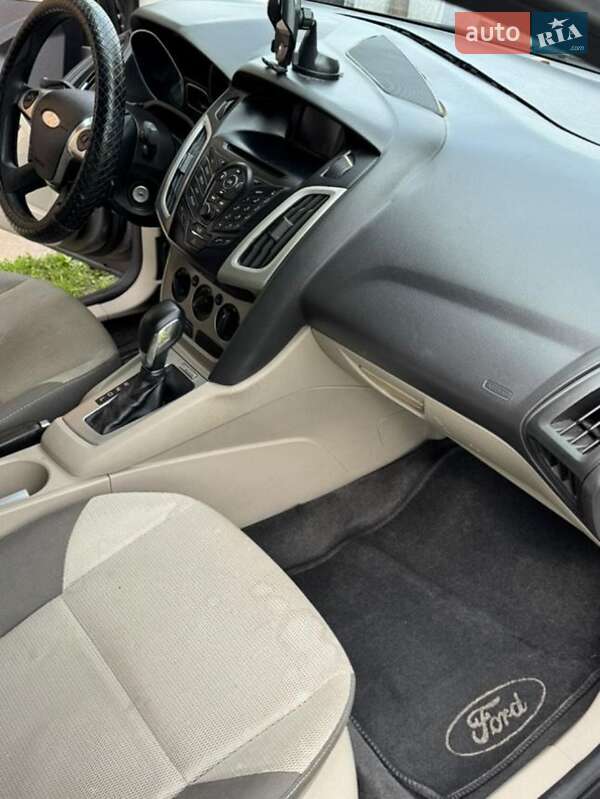 Седан Ford Focus 2011 в Калуше