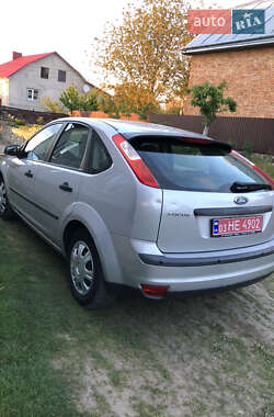 Хэтчбек Ford Focus 2005 в 