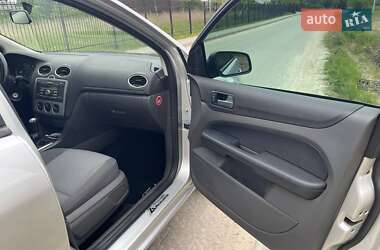 Хэтчбек Ford Focus 2006 в 