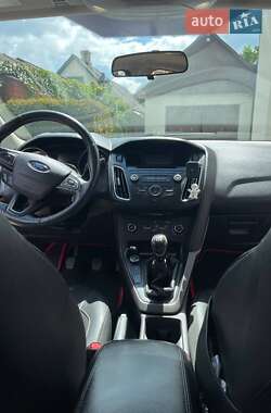Седан Ford Focus 2015 в 