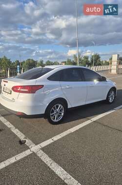 Седан Ford Focus 2015 в 