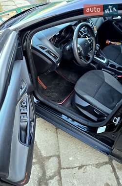 Хэтчбек Ford Focus 2013 в 