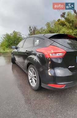 Хэтчбек Ford Focus 2015 в 