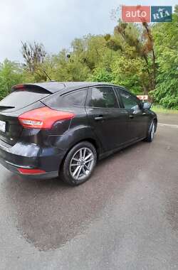 Хэтчбек Ford Focus 2015 в 