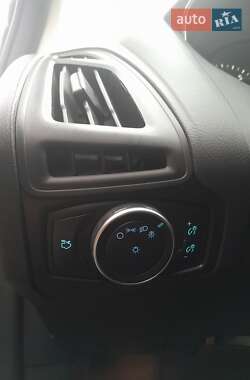 Хэтчбек Ford Focus 2015 в 