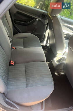 Хэтчбек Ford Focus 2005 в 
