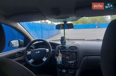 Хэтчбек Ford Focus 2011 в 