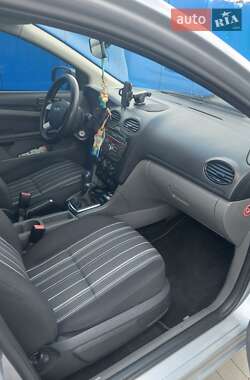 Хэтчбек Ford Focus 2011 в 