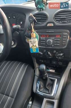 Хэтчбек Ford Focus 2011 в 