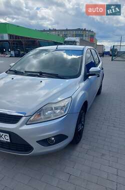 Хэтчбек Ford Focus 2011 в 