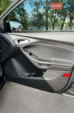 Седан Ford Focus 2015 в 