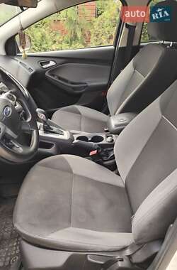 Хэтчбек Ford Focus 2012 в 