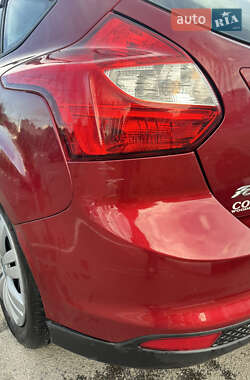 Хэтчбек Ford Focus 2012 в 