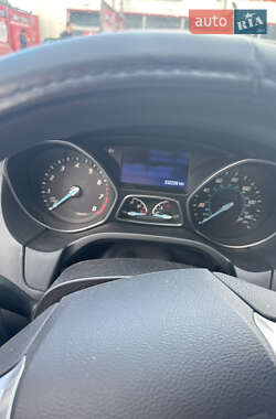 Хэтчбек Ford Focus 2012 в 