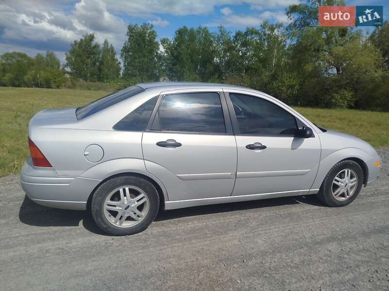 Седан Ford Focus 2000 в Рокитном