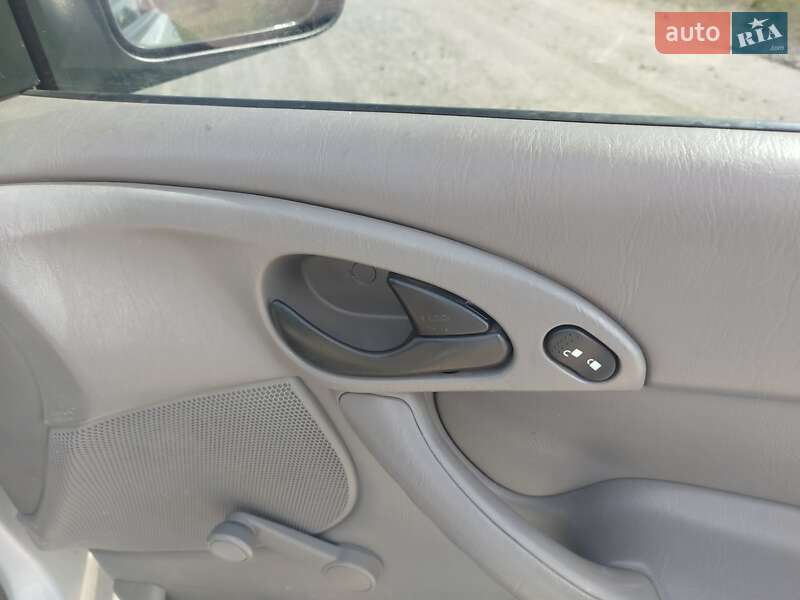 Седан Ford Focus 2000 в Рокитном