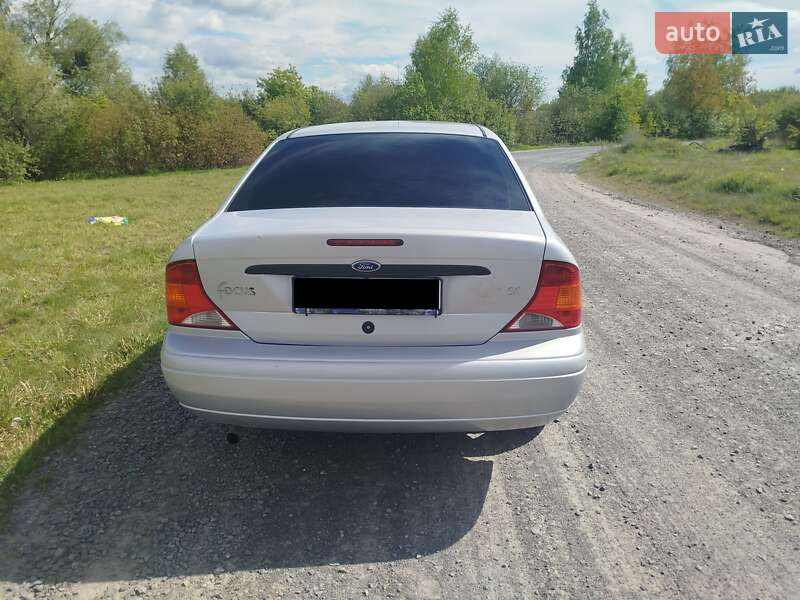 Седан Ford Focus 2000 в Рокитном